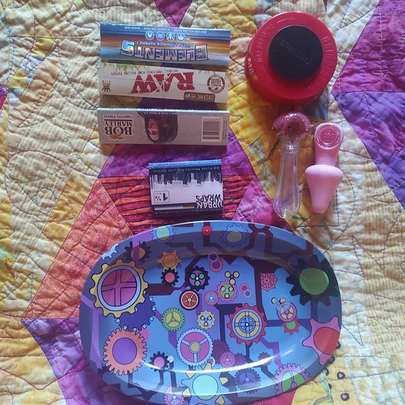 Colorful Smoking Accessories Set - Picture 2 of 5